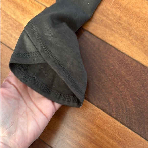 Old Navy Green Leggings with Soft Stretchy Material and Wide Elastic Waistband - Picture 3 of 5